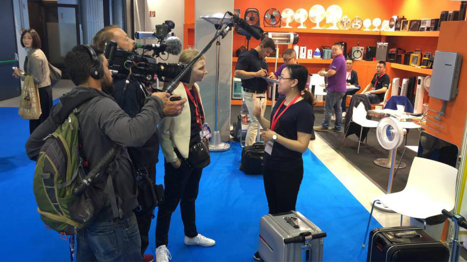 Airwheel SE3 Motorized Suitcase