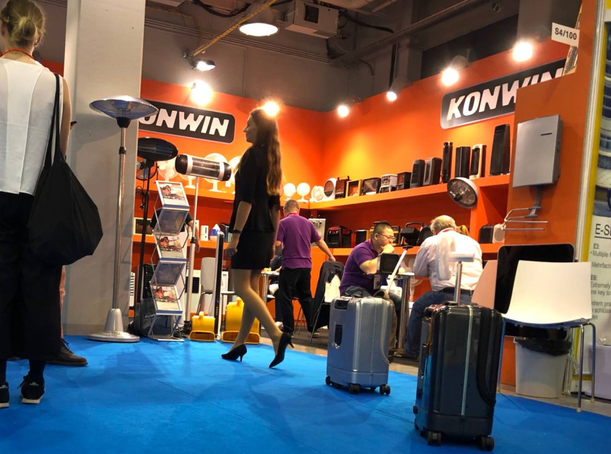 Airwheel SE3 Robotics Suitcase