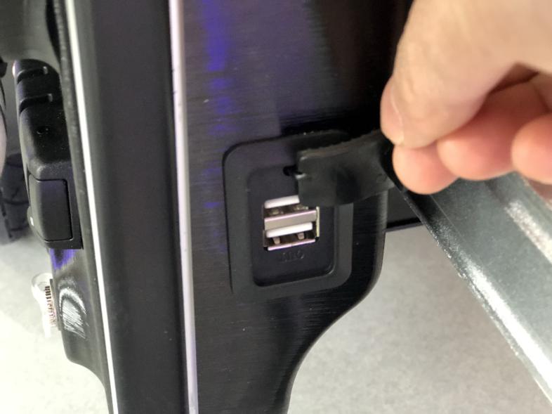 Airwheel SE3 Tech Luggage